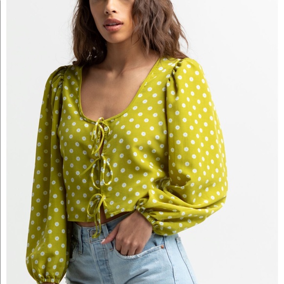 Levi’s Tie Front Shirt - Picture 2 of 11